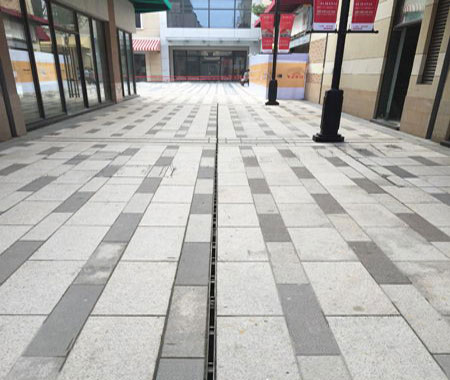 线性成品排水沟配缝隙式盖板工程图3