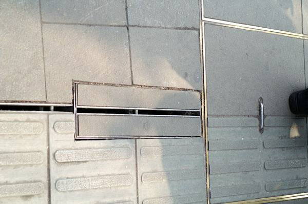 成品缝隙式检查井盖板案例图