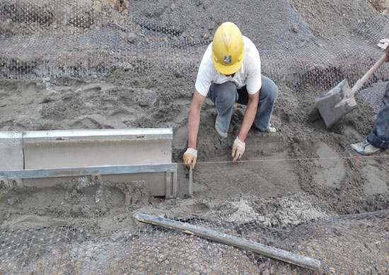 弧形排水沟安装-02