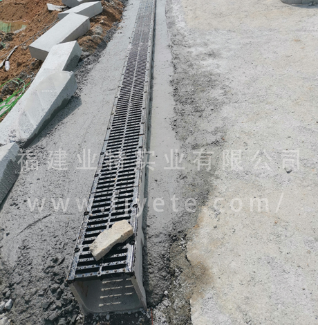 线性排水沟和球墨铸铁盖板