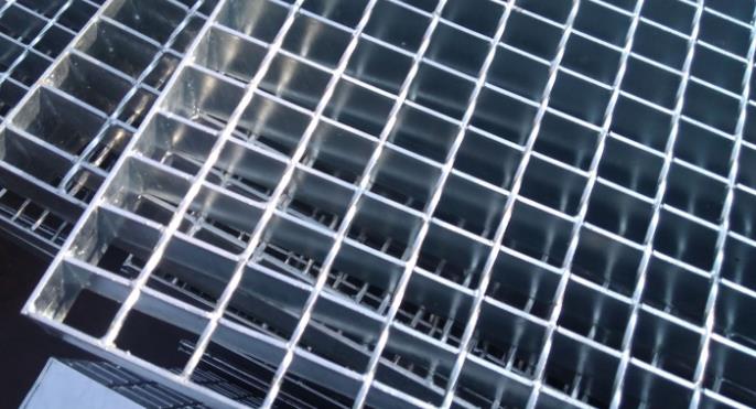 钢格栅排水沟盖板的安装